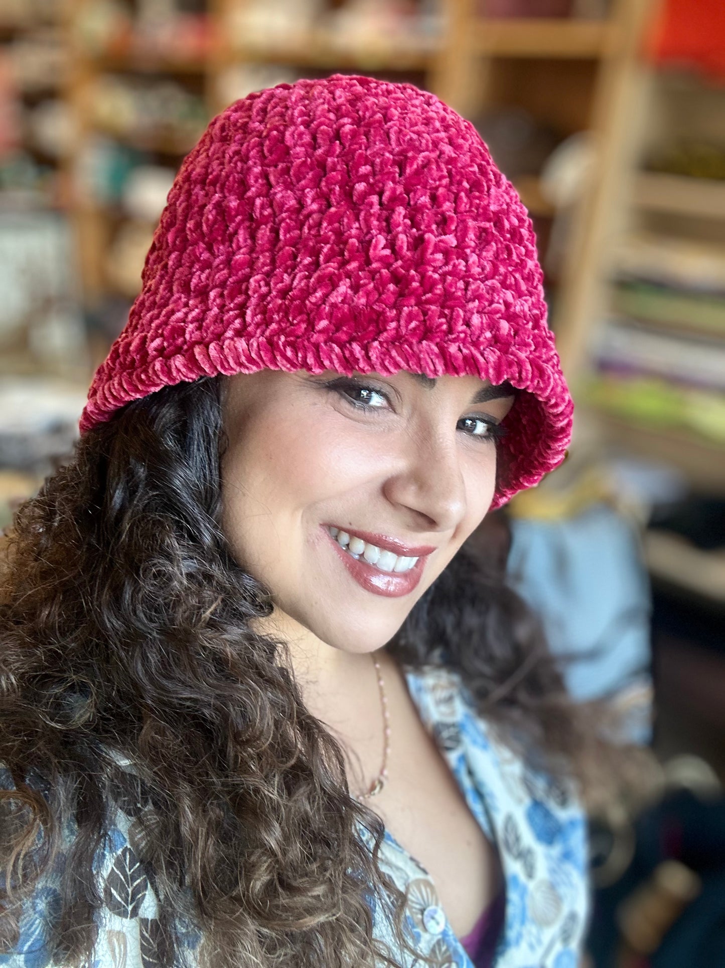 Cappellino realizzato a mano ad uncinetto